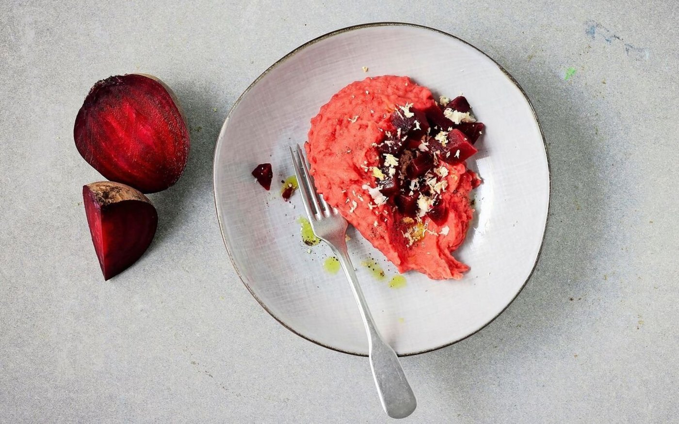 Kartoffelstock mal anders: Randen verleihen dem Kartoffelgericht eine tolle Farbe.