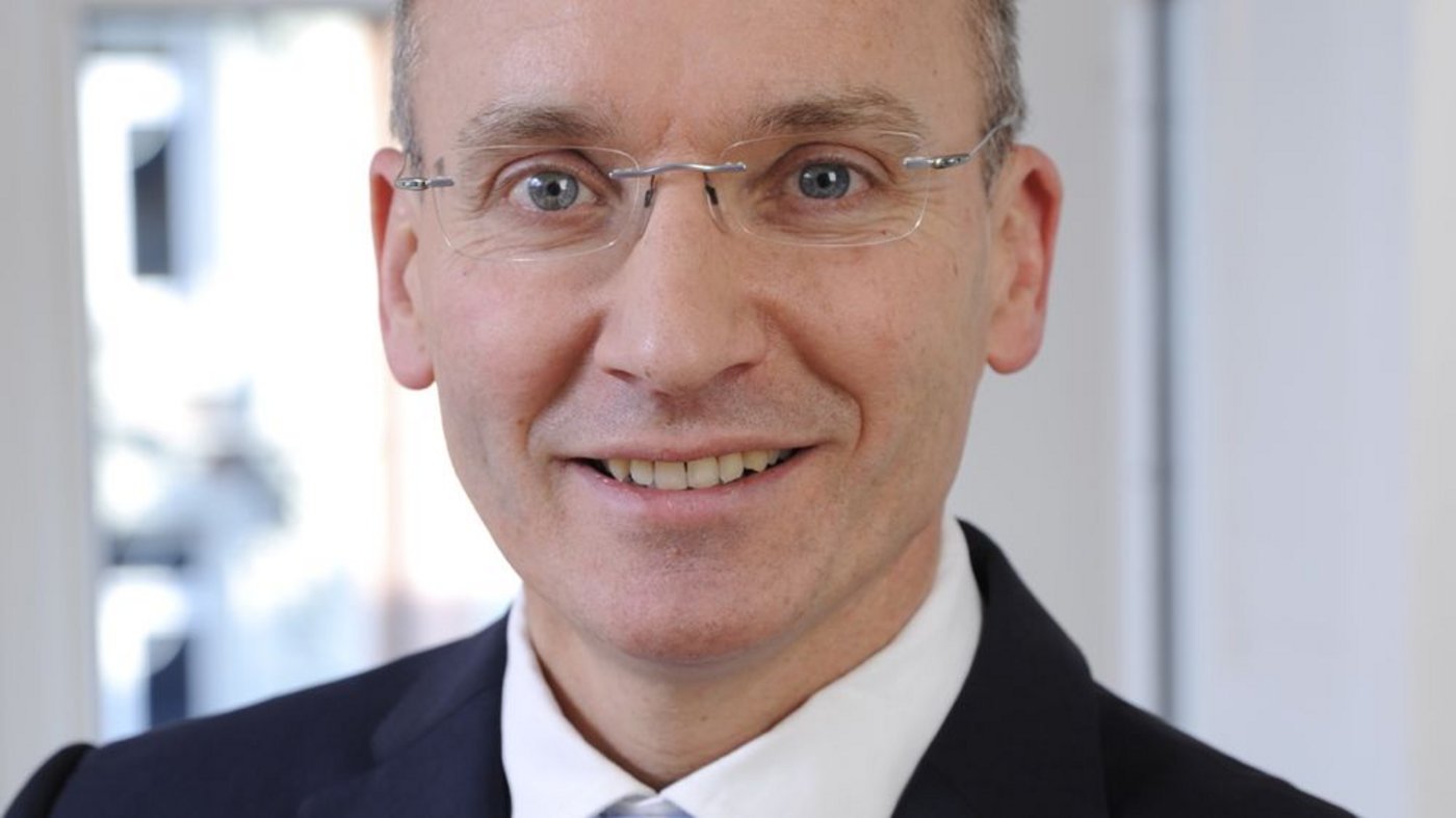 «Das Gerede um Preisdruck sowie neue Preismodelle sind in der Milchbranche nicht hilfreich»: Emmi-CEO Urs Riedener. (Bild: zVg) 