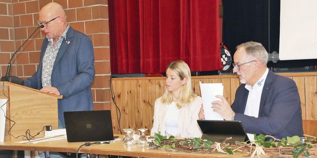 Markus Simmler (l.), Salome Dällenbach und Geschäftsführer Beat Hedinger (r.) leiteten die Tagung. 