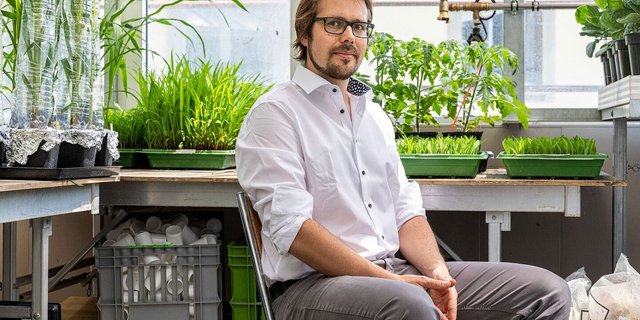 Matthias Erb arbeitet an der Uni Bern und führt mit seiner Familie einen Betrieb im Berner Oberland.