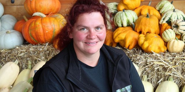 Nadine Hofstetter ist gelernte Gemüsegärtnerin und führt den Betrieb zusammen mit ihrem Bruder.