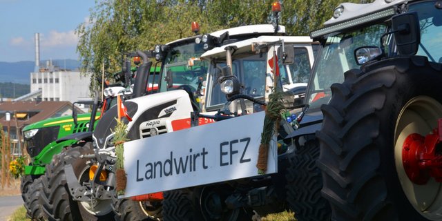 Nach den Lehrjahren haben Junglandwirte häufig keine Lust, als Angestelle auf die Höfe zurückzukehren. Bild anlässlich der Abschlussfeier am LBBZ Schluechthof 2019. (Bild aem)