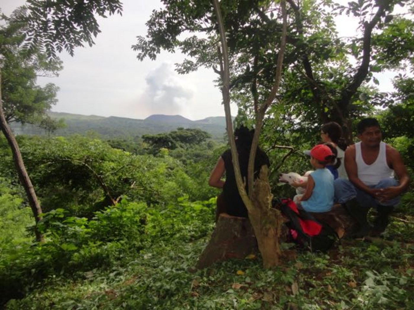 Naturspektakel: Über dem Vulkan Masaya schwebt stets eine Gaswolke. (Bild Mirka Lötscher)
