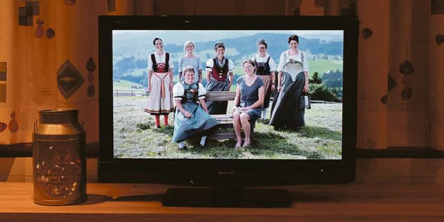 Die Mischung aus Leben und Kochen der Sendung Landfrauenküche macht den Reiz aus. Und natürlich eine Portion Gwunger, wie es denn bei anderen zuhause zu und her geht.  (Bild aw)