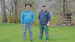 Daniel (links) und Andreas Peter setzen sich dafür ein, dass möglichst wenig Produktionsfläche verloren geht.