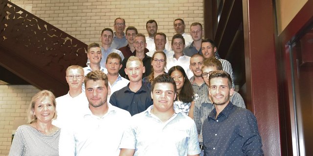 Geschafft: Die Landwirtinnen und Landwirte EFZ des Wallierhofs. (Bild Edgar Kupper)