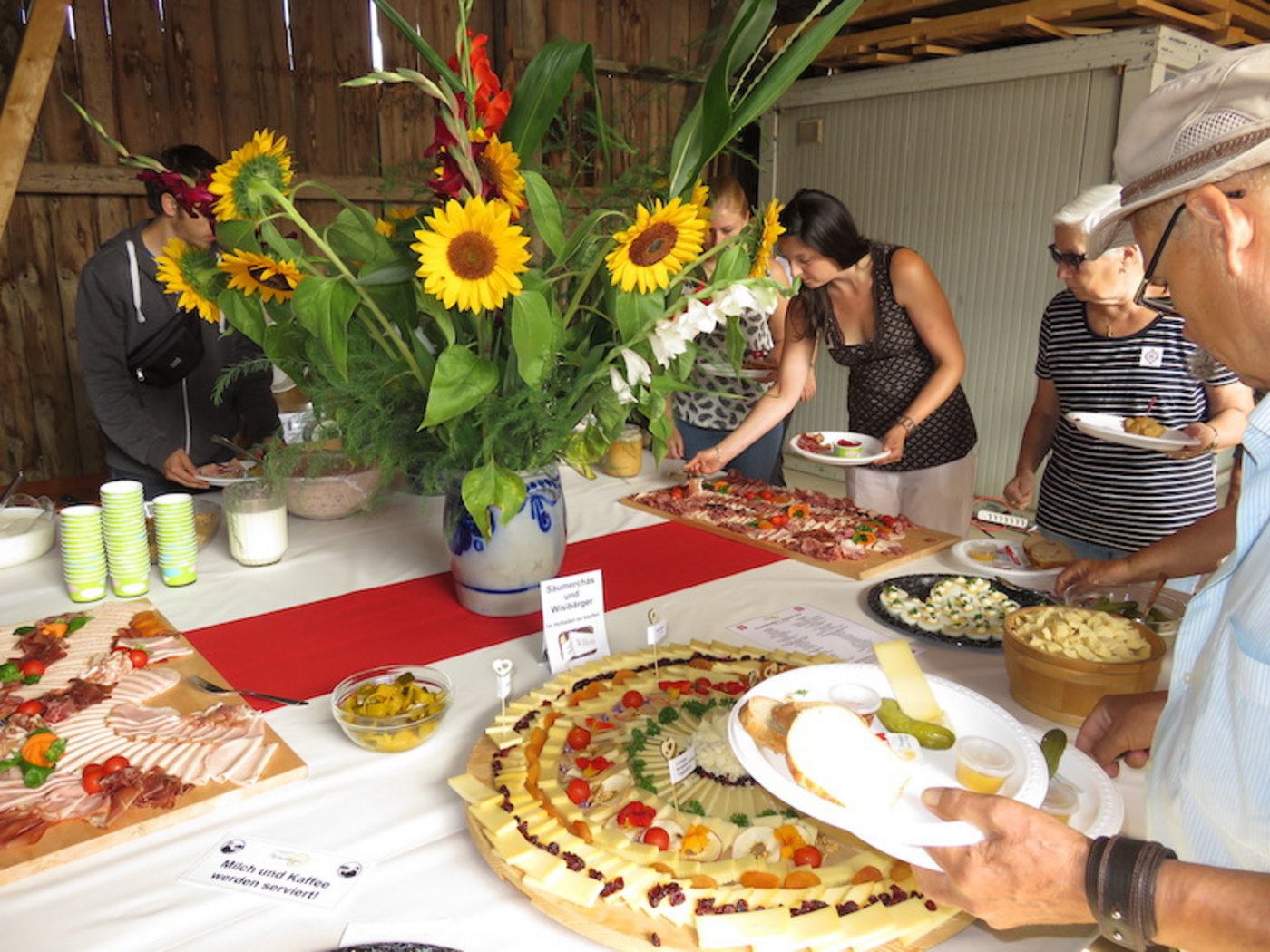 Ganz so entspannt werden die Gäste am diesjährigen 1.-August-Brunch ihren Zmorgen nicht geniessen können. (Archivbild BauZ)