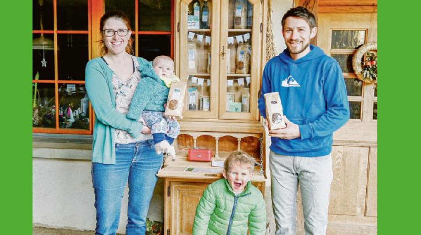 Das Mini-Hoflädeli besteht aus einem Schrank und ist nur der kleinste Absatzkanal für die Produkte vom «Muriboden-Hof». (Bild jba)