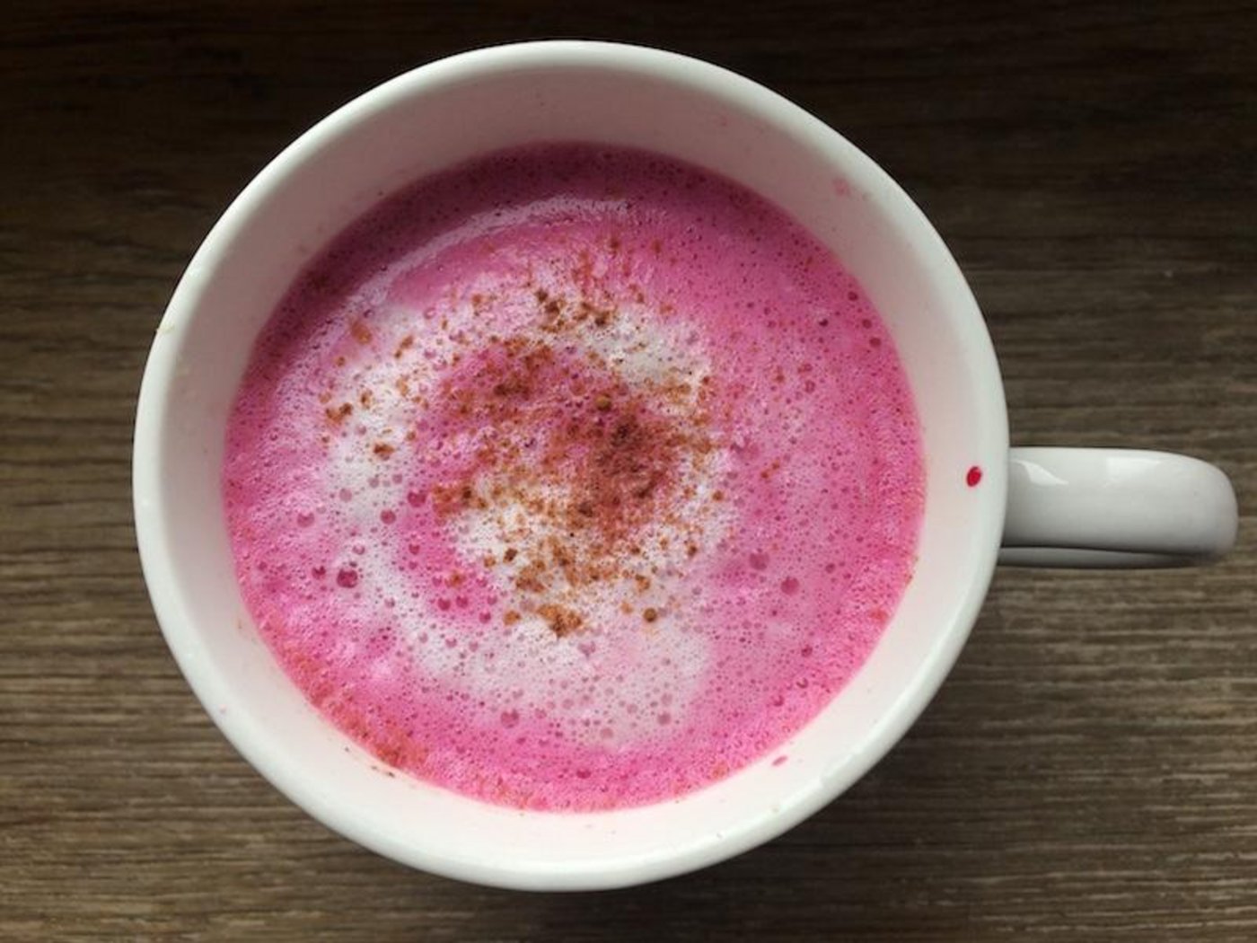 Der Pink Latte hält in der Farbe was sein Name verspricht. (Bild et)