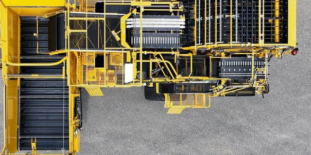 Ein faszinierender Blick von oben herab ins komplexe «Innenleben» eines Ropa-Kartoffelroders «Keiler 2 Doubleselect». 