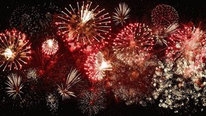 Sind traditionelle, Sind traditionelle, knallende Feuerwerke überholt? An einigen Grossanlässen werden sie bereits heute durch Drohnen-Shows ersetzt.