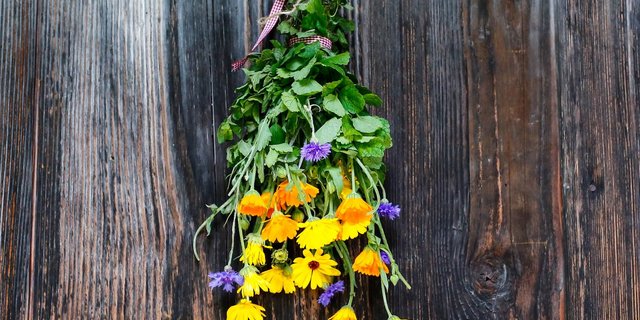 Die geweihten Kräuter werden in Haus und Stall aufbewahrt. (Bild er)