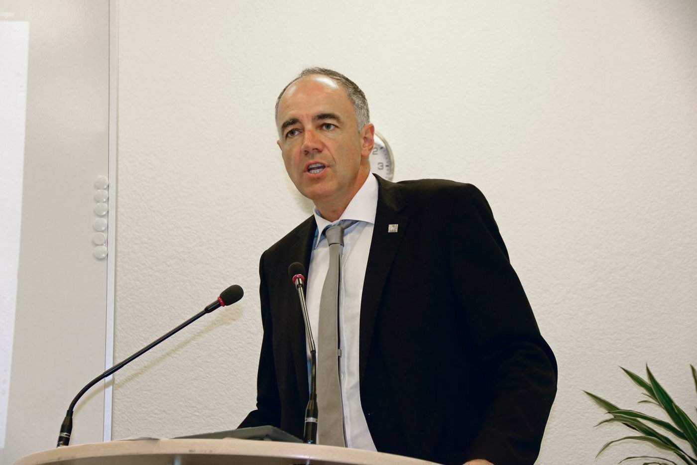 Christophe Darbellay findet: «Es ist höchste Zeit, dass zum Problem mit dem Wolf endlich die Schafzüchterfamilien und nicht Universitätsprofessoren angehört werden.» (Bild Benildis Bentolila)