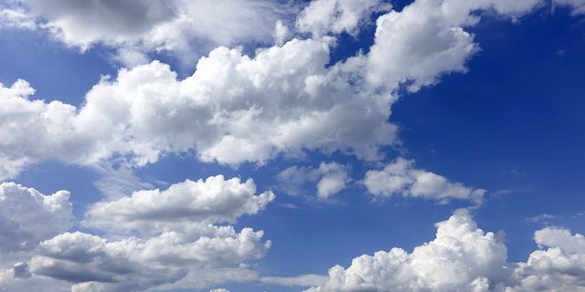 Der Flugverkehr beeinflusst auch die Wolkenbildung. Je nach Wetterlage könnte es daher im Moment weniger Bewölkung geben. (Bild Pixabay)