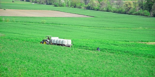 Ländliche Räume würden im aktualisierten Raumkonzept auf ihre ökologische und erholungstechnische Funktion reduziert, bemängelt der Schweizer Bauernverband. Man nehme die Anliegen der Produzent(innen) an zahlreichen Stellen im Konzept auf, hält das Bundesamt für Raumentwicklung dagegen.   