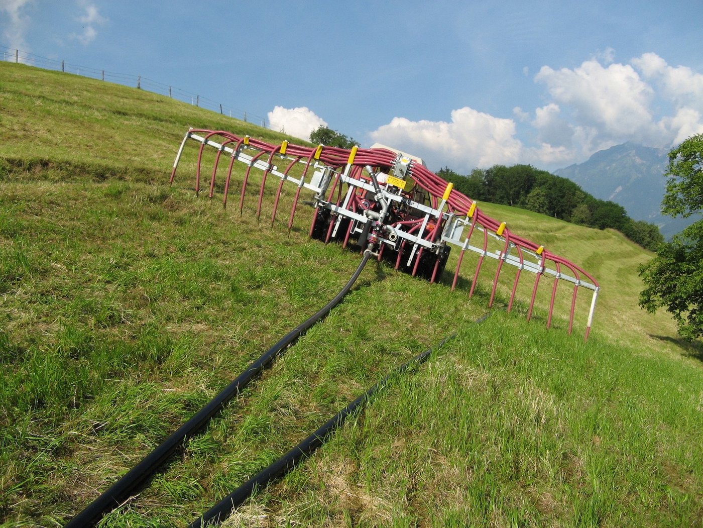 Der Schleppschlauch wird ab 2022 obligatorisch, beim Umstieg gilt es einige Punkte zu beachten. (Bild BauZ)