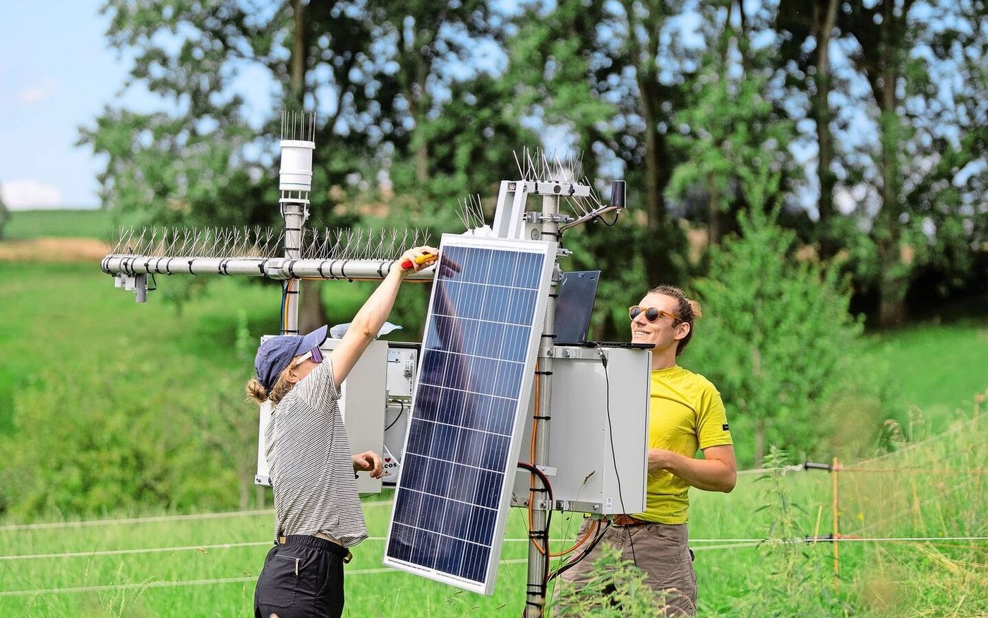 Noè Zardi (rechts) arbeitet mit seinem Team mit sieben landwirtschaftlichen Partnerbetrieben zusammen.