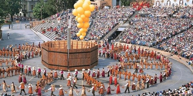 Die Organisatoren erwarten über 800'000 Besucher. (Bild fetedesvignerons.ch)