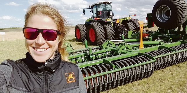 Kathrin Schmidt will mehr Frauen für die Agrartechnikbranche gewinnen. Sie ist eines der fünf Gründungsmitglieder von AgTechWomen, einem Netzwerk für Frauen und Landtechnik. (Bild zVg)