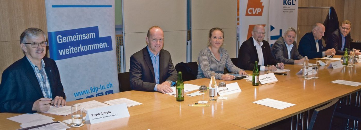 Vertreter des überparteilichen Luzerner Komitees «Kulturland schützen: Gegenvorschlag Ja, Initiativen 2x Nein» orientierten über ihre Argumente. (Bild zVg)