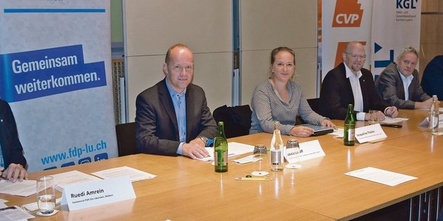 Vertreter des überparteilichen Luzerner Komitees «Kulturland schützen: Gegenvorschlag Ja, Initiativen 2x Nein» orientierten über ihre Argumente. (Bild zVg)