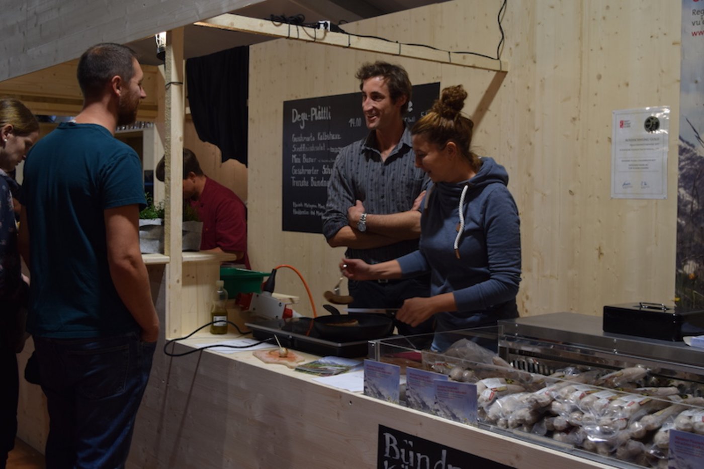 Den Besuchern den Genuss von regional produziertem Fleisch näher bringen, war das Hauptanliegen der Organisatoren. (Bilder Stefanie Giger)