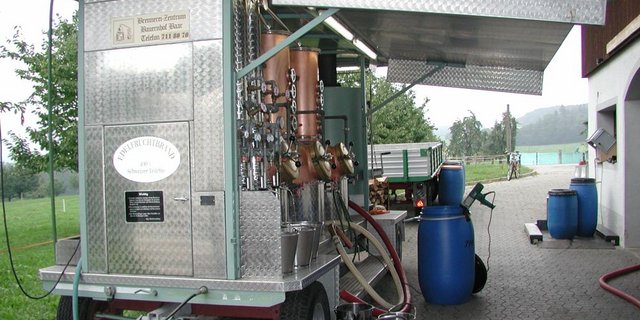 So wenig Alkohol wie im Brennjahr 2012/2013 ist in der Schweiz noch nie gebrannt worden. Schuld war das Wetter. (Bild: BauZ)