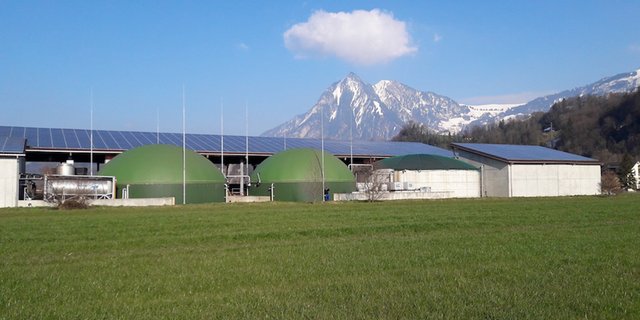 Biogasanlagen liefern erneuernbare Energie und tragen zur Wertschöpfung im ländlichen Raum bei. (Bild Ökostrom Schweiz)