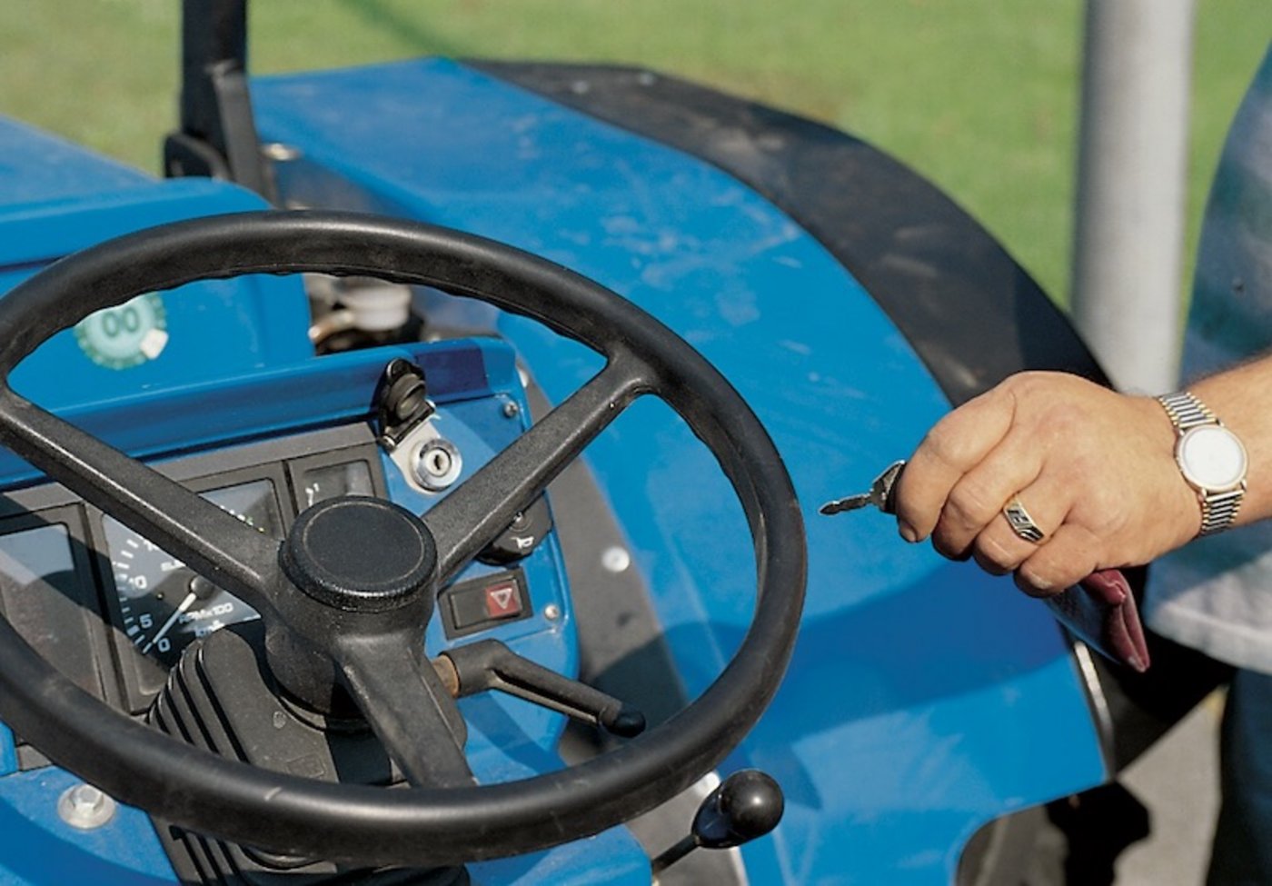 Einfache Massnahme mit grosser Wirkung: Bei Fahrzeugen nach dem Gebrauch den Schlüssel abziehen. (Bilder BUL)