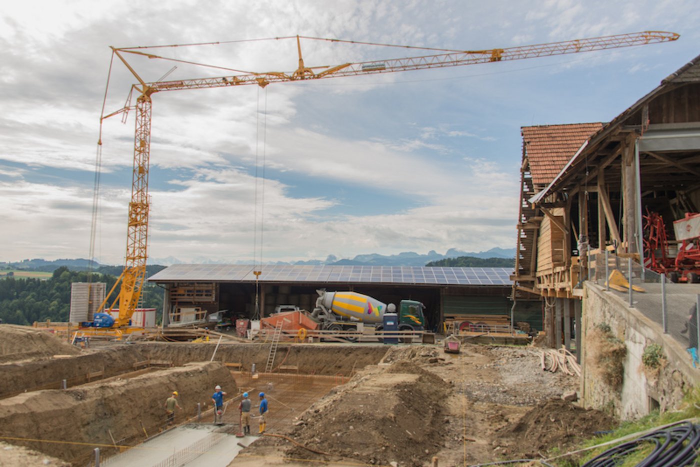 Bei Investitionen wird oft das Eigengut der Bäuerin sowie das gesamte, gemeinsame Ersparte der Familie eingesetzt. (Symbolbild BauZ)
