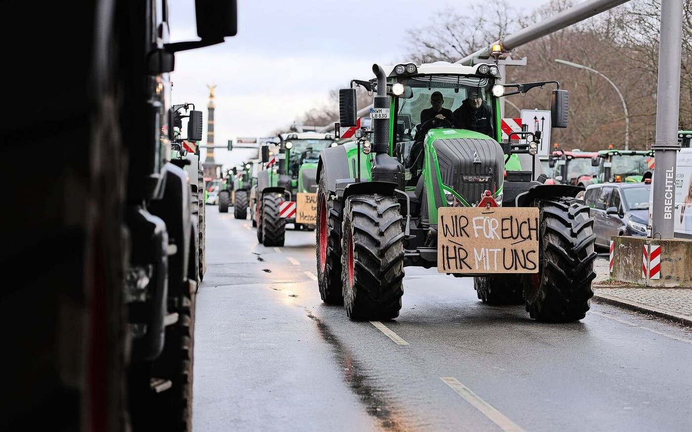 Vor rund einem Jahr zog es die deutschen Bauern nach Berlin, sie wollten sich Gehör verschaffen. Das haben sie bekommen, aber mehr (noch) nicht.