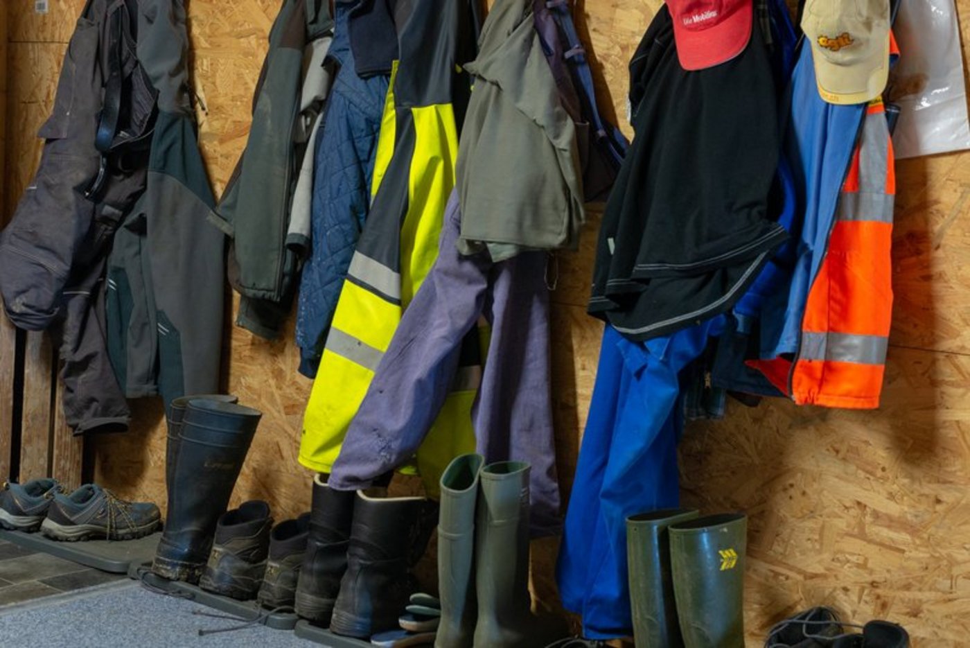 Familienbetriebe ohne Angestellte oder Lernende brauchen kein Schutzkonzept, alle anderen müssen eines umsetzen. (Symbolbild BauZ)