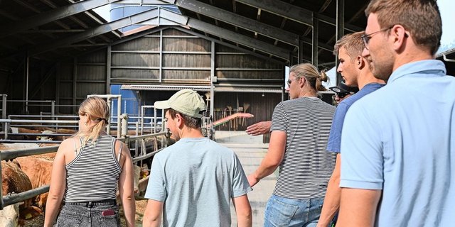 Wer in der Landwirtschaft vorwärtskommen will, tue gut daran, eine Weiterbildung in Angriff zu nehmen, wie diese jungen Leute hier, die eine Höhere Fachschule besuchen.