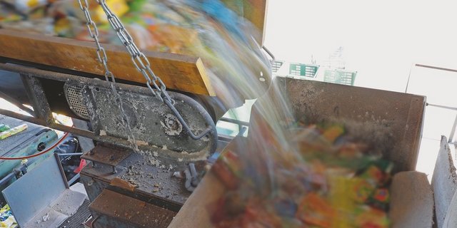 In der Landi Sursee werden Lebensmittel zu Tierfutter verwertet. Bild: Ruben Sprich