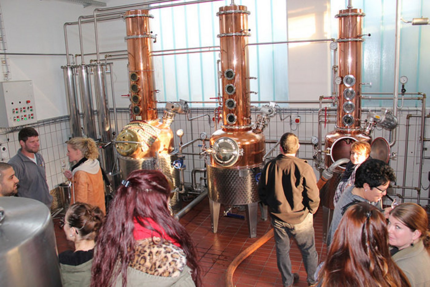 Viele Besucher waren noch nie zuvor in einer Brennerei. (Bild SOV)
