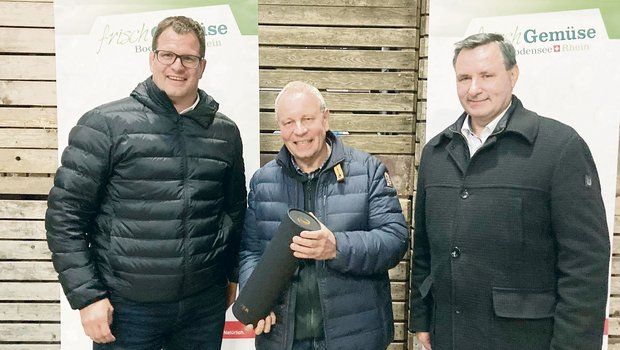 Manuel Strupler, Präsident des Verbands Gemüseproduzenten Thurgau und Schaffhausen, sein Vorgänger Hans Ott und VSGP-Präsident Werner Salzmann (v. l. n. r.). (Bild Alexandra Stückelberger)
