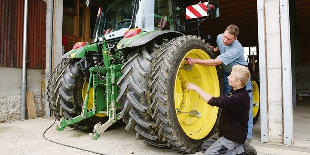 Ein guter Berufsbildner ist Gold wert, daran ändert sich nichts. Auf formaler Seite steht der landwirtschaftlichen Grundbildung eine Revision bevor.(Symbolbild BauZ)