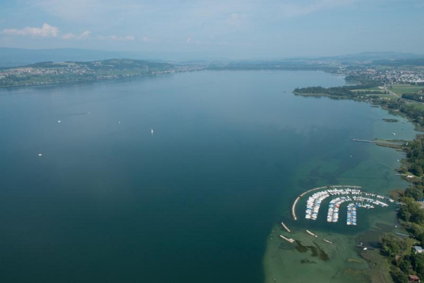 Zur Reduktion der Phosphoreinträge in den Murtensee arbeiten die Kantone Freiburg und Waadt zusammen. (Bild Amt für Umwelt/Kanton Freiburg)