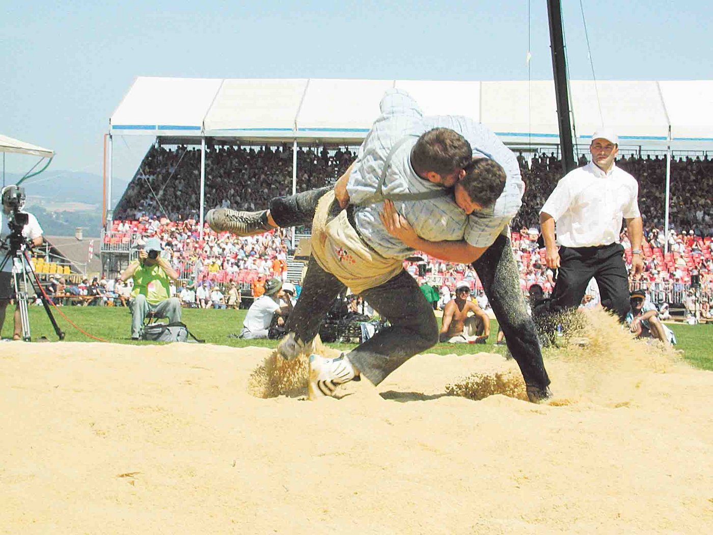 Bevor die Schwinger zusammengreifen können, braucht es viel Organisation und jahrelange Planung. Je grösser die Feste werden, desto aufwändiger wird das. (Bild Simone Barth)