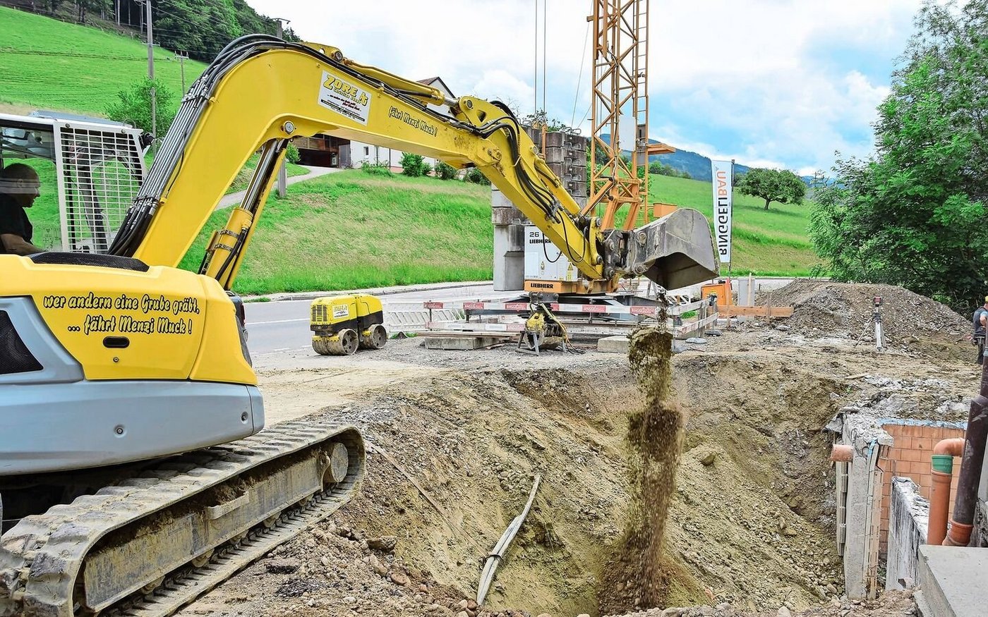 Letzte Woche wurde der Aushub gemacht. Bis Ende Jahr soll der Neu- und Umbau fertig sein. 