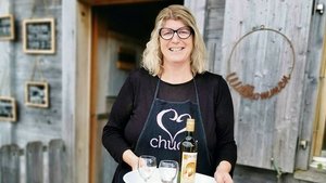 Während vier Monaten im Sommer empfängt Sandra Ledermann Gäste in ihrem Alpbeizli der Oschubi. Platz hat sie hier für bis zu 80 Gäste.