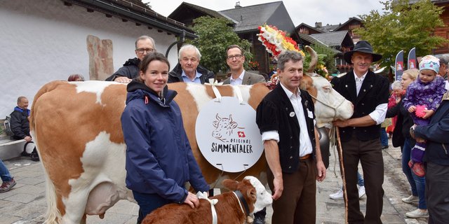 Nathalie von Siebenthal und Mike von Grünigen (ganz rechts) sind ebenfalls Gründungsmitglieder. Hinten (v.l.n.r.) Lorenz Wyss, Christian Wanner, Roland Frevel. Vorne in der Mitte: Johann von Grünigen. (Bilder jba)
