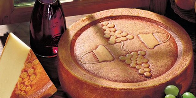 Der Mont Vully Käse wurde von Terroir Fribourg zertifiziert. (Bild Mont Vully Käse)