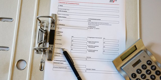 Stirbt die Ehefrau, hat der Mann nur Anrecht auf eine Witwerrente, wenn das Paar Kinder unter 18 Jahren hat. Dagegen erhält die Ehefrau immer eine Rente, wenn ihr Partner stirbt.(Bild Peter Fankhauser)