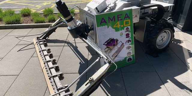 Der autonom fahrende, elektrisch betriebene Bergmäher Amea 4.0 ist als Prototyp im Einsatz. 