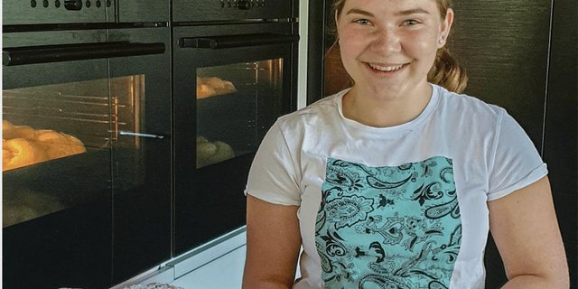 Leonie Affolter aus Fulenbach SO ist 16 Jahre alt und macht bei der Familie Reusser ein Pratikum. (Bild zVg)