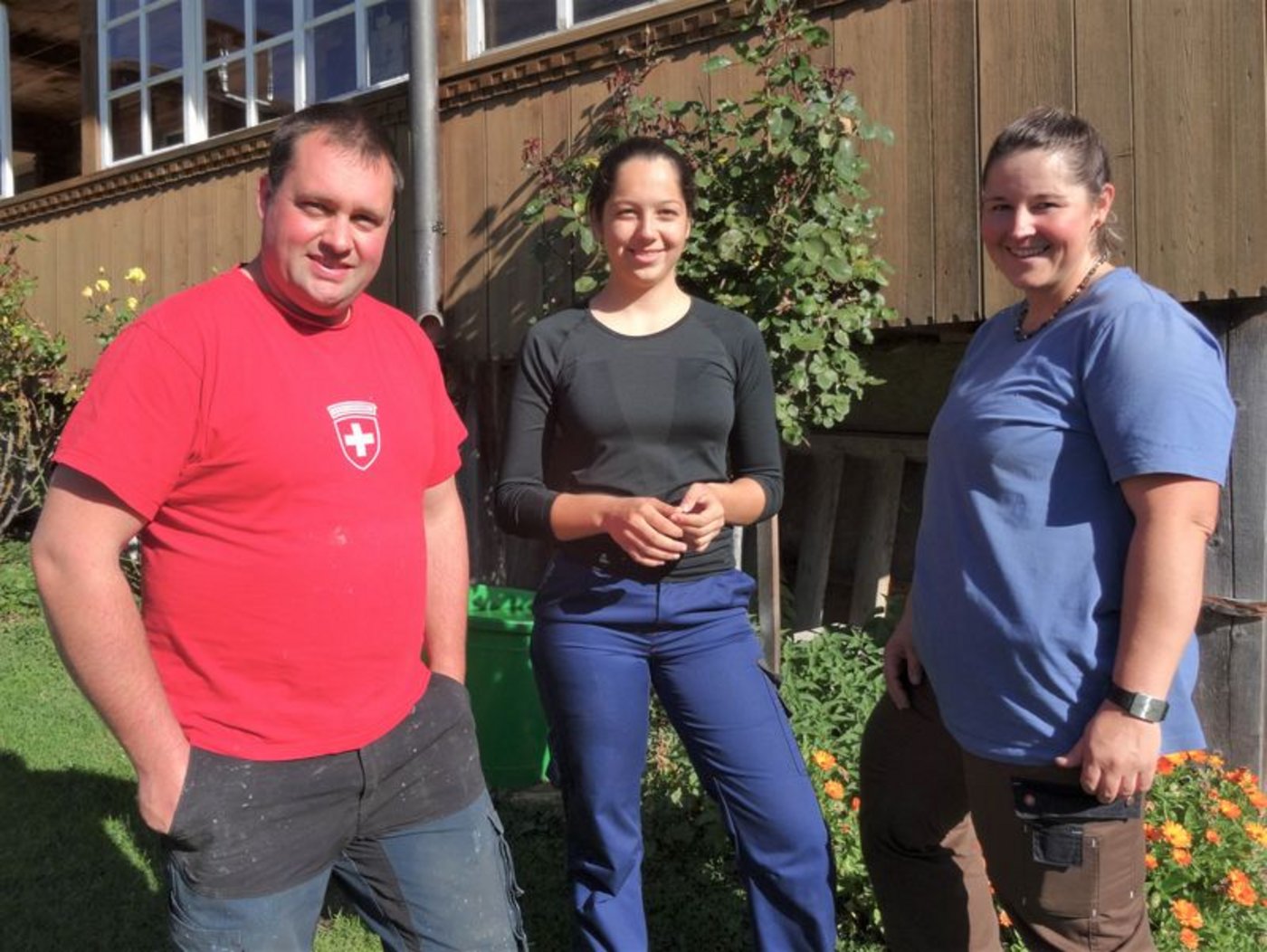 Während die Jungendlichen einen Einblick in die Landwirtschaft bekommen, unterstützen sie ihre Gastfamilien beim Arbeiten. (Bild lid)