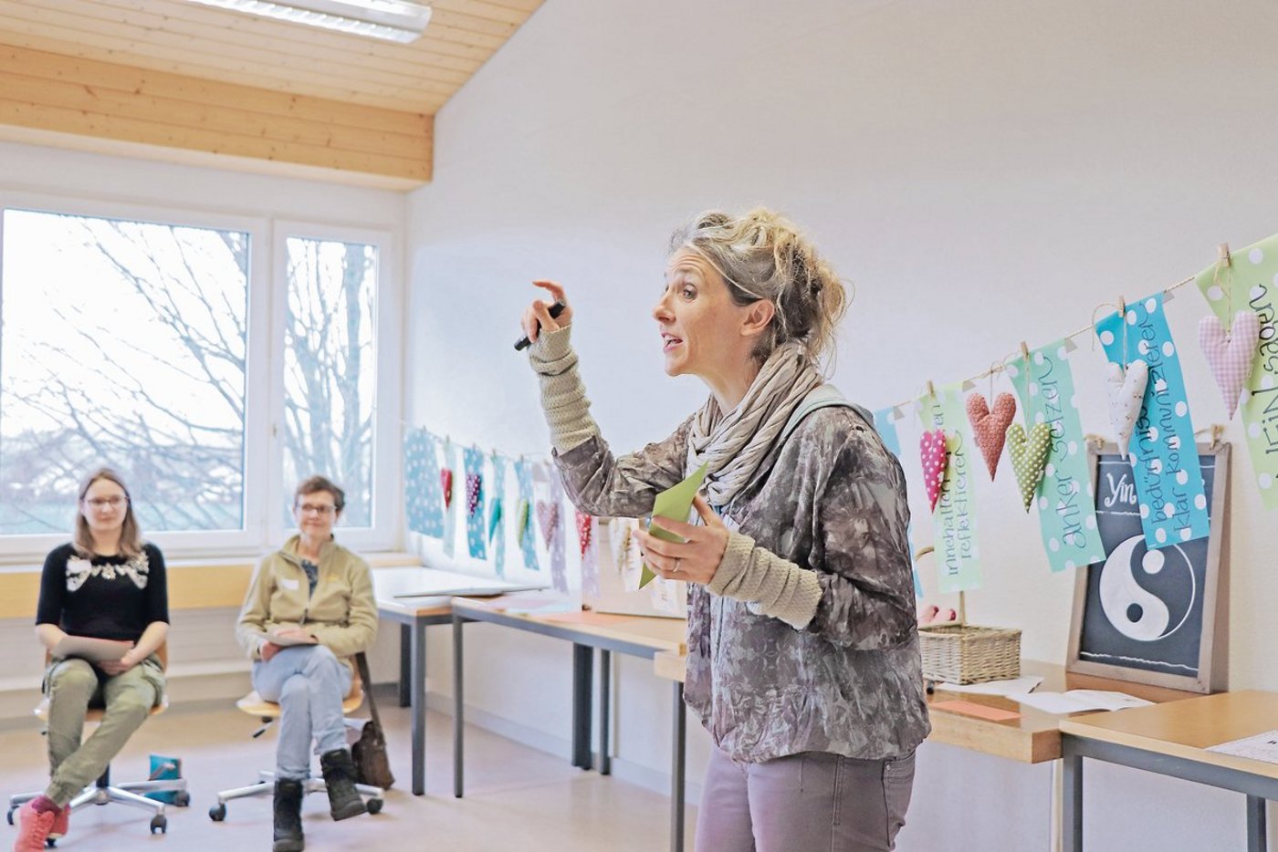 Doris Müller alias «Frau leben-dig» nannte als typische Kraftquellen für die Frau die Natur, feine Bewegung, die Elemente Wasser und Erde, stille Momente und kreativ sein. (Bild zVg)