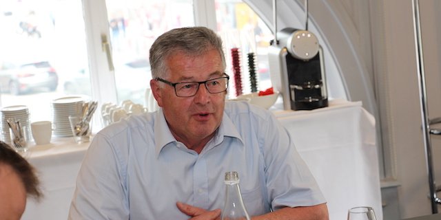 Ruedi Zgraggen, Präsident des Schweizer Raufutter-Verbands gab die neuen Preise bekannt. (Bild rü)