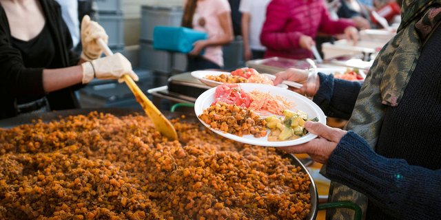 Trotz Corona kommt auch in diesem Jahr das Essen nicht zu kurz: Statt eines Foodsave-Banketts ist ein Foodsave-Take-Away geplant. (Bild Pascale Amez)
